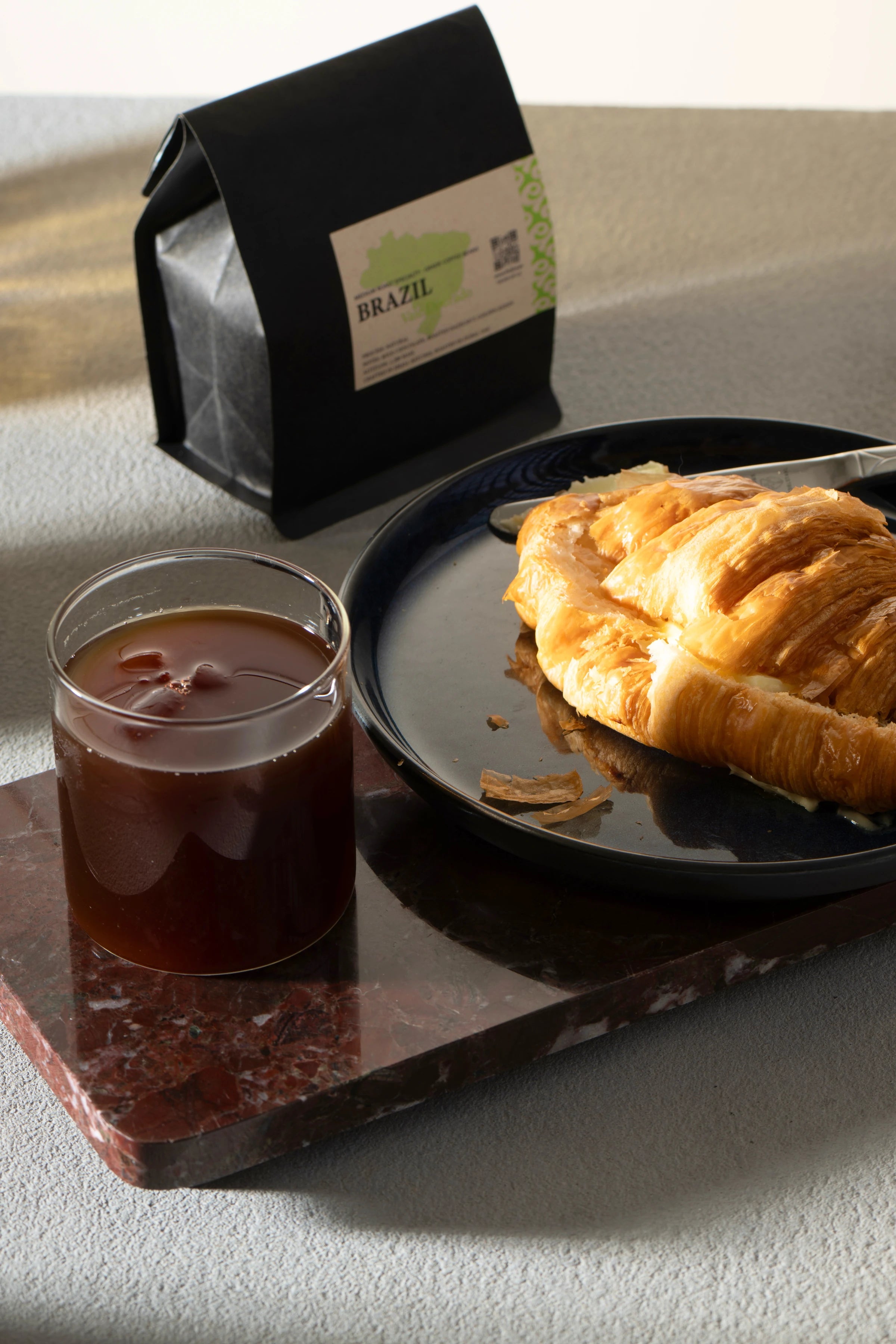 Era Brazil Vale Dourado coffee bag with iced coffee and a butter croissant