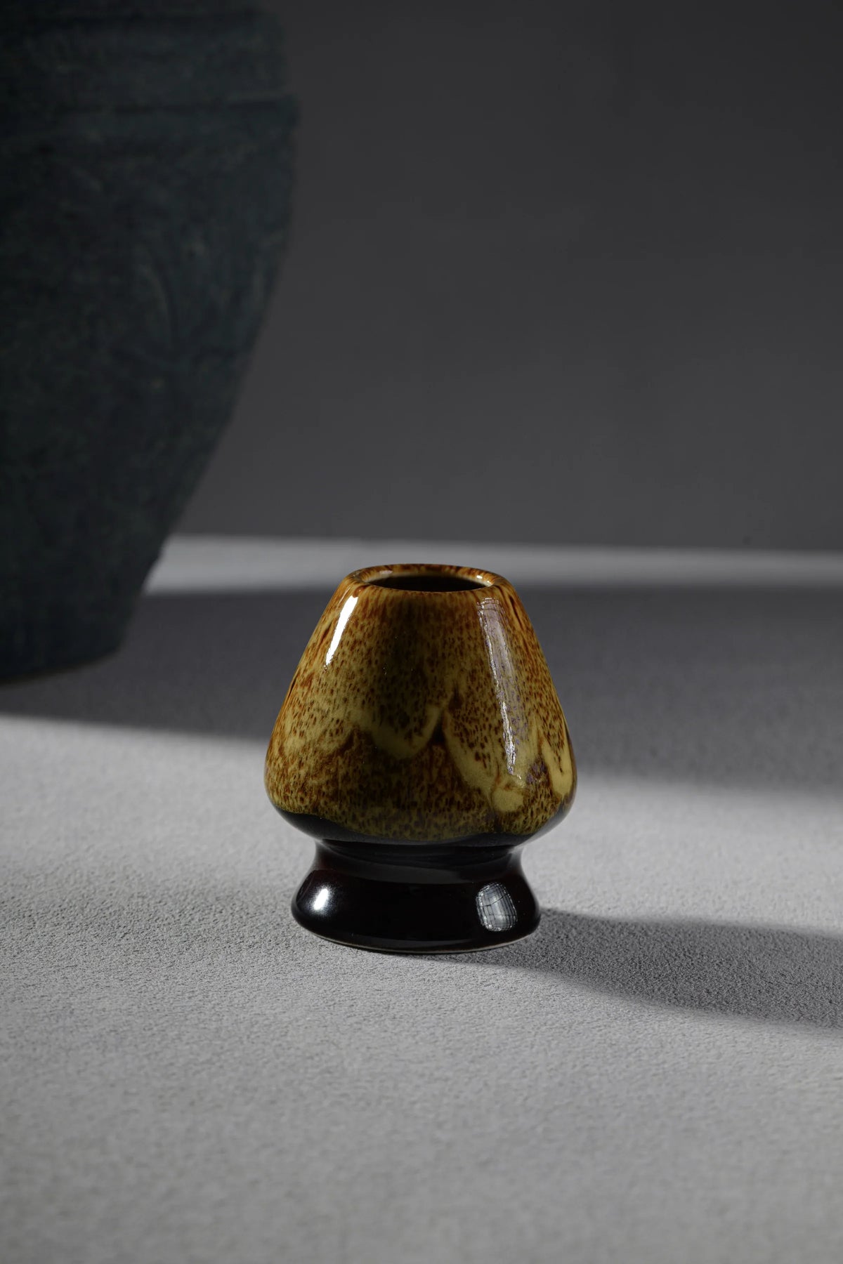 Kata Series Kohaku matcha whisk holder - amber gold glaze, handmade in Japan