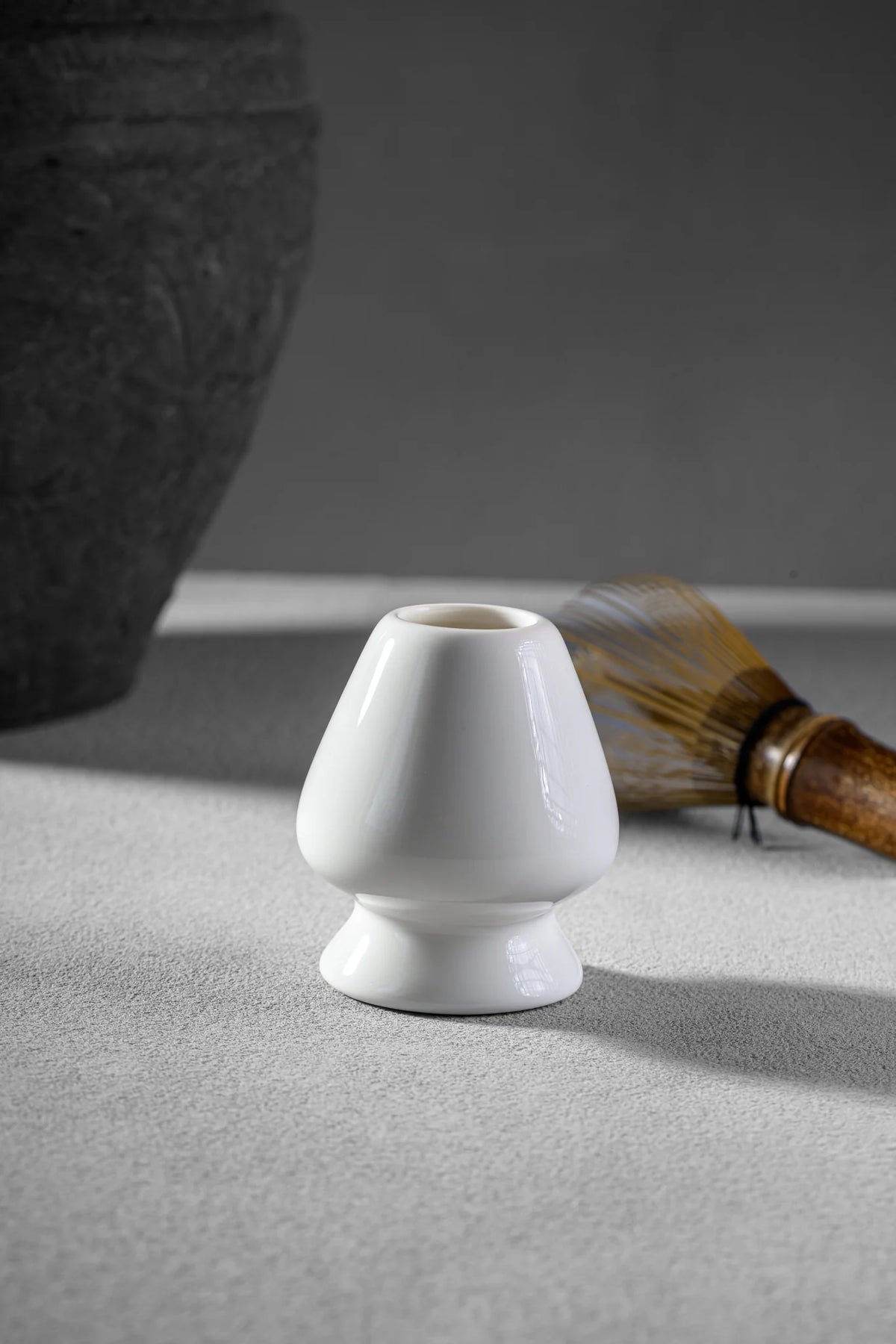 Kata Series Hakuji whisk holder with bamboo chasen, pure white glaze