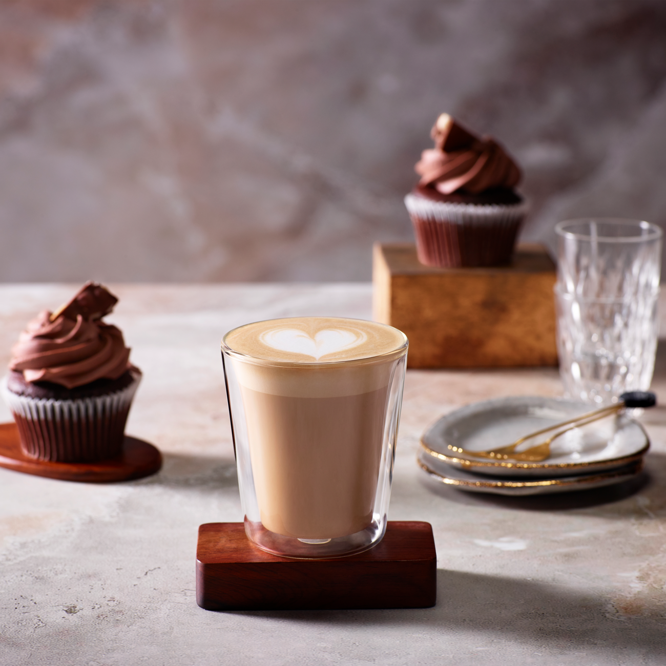 Latte macchiato prepared on the Sage Oracle Dual Boiler