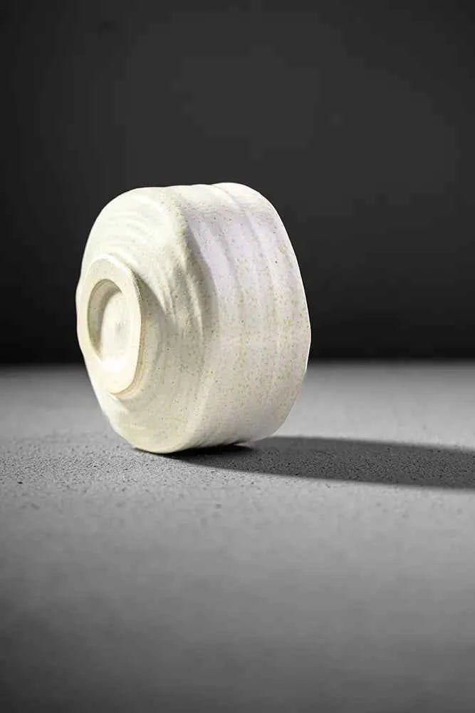 Shin Series Shiroha matcha bowl - base and foot ring detail
