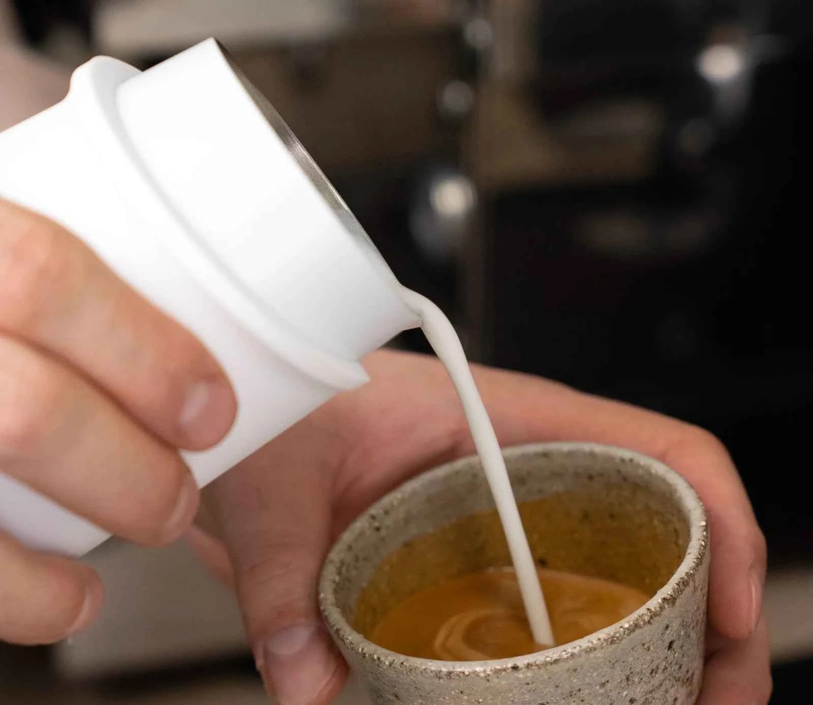 submininal FlowTip Milk Jug Handless - White Edition