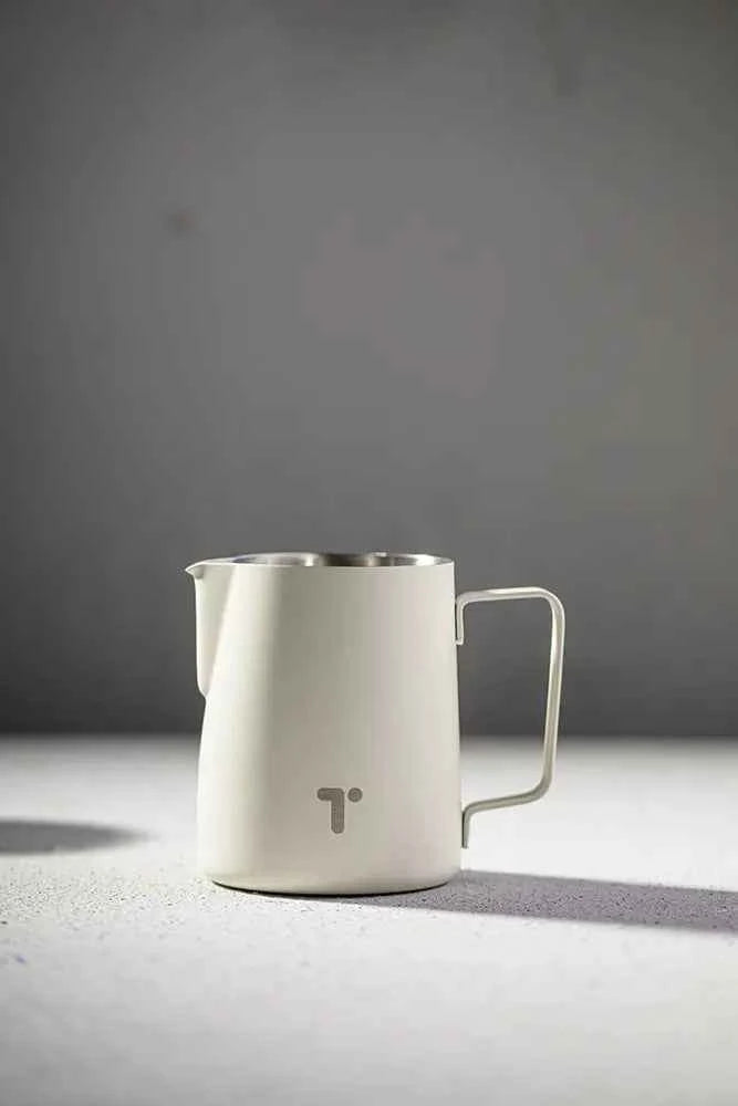 Timecore milk pitcher Ivory Dusk - handle detail